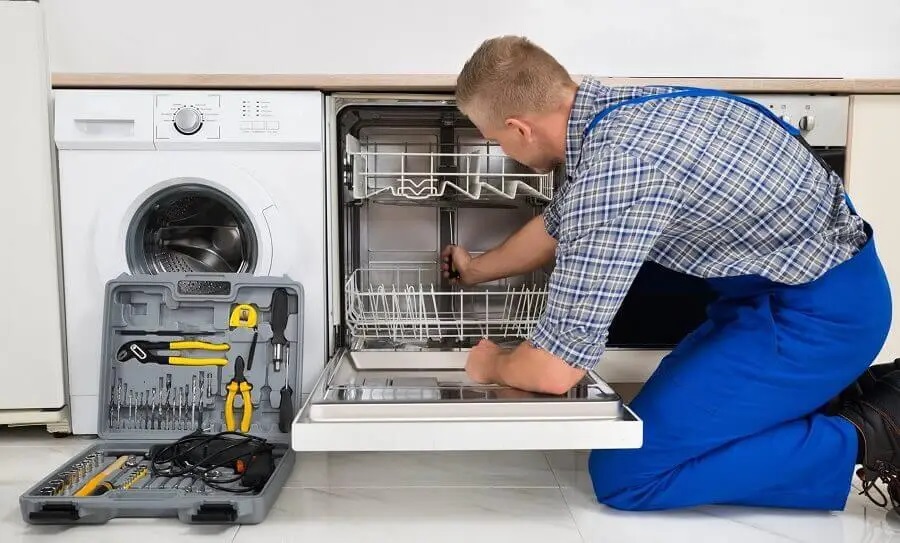 Kalecik Viessmann servisi teknisyen ekibi beyaz eşya tamiri yaparken
